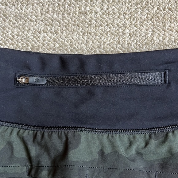 Hottie hot Lululemon low rise shorts - Picture 3 of 4